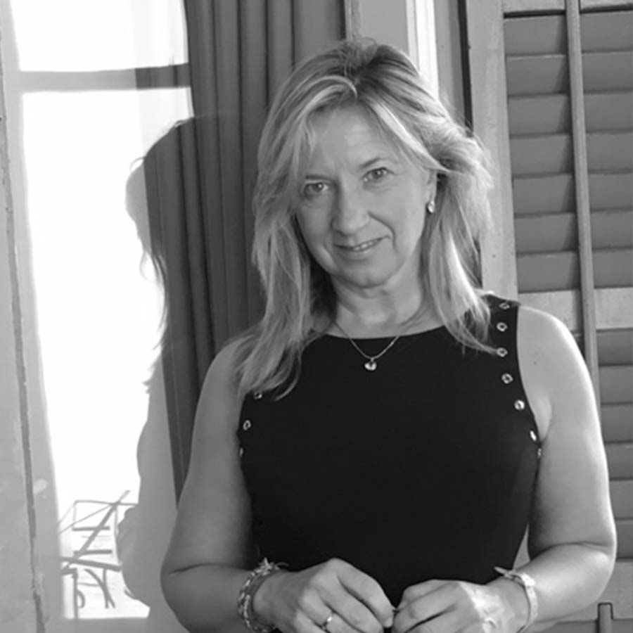 Sra. Nuria Escudé